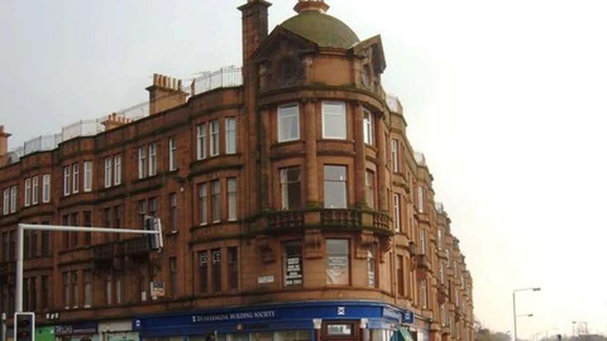 Anniesland Glasgow residential housing environment, architectural sandstone characteristics, and local boiler replacement engineering in G13