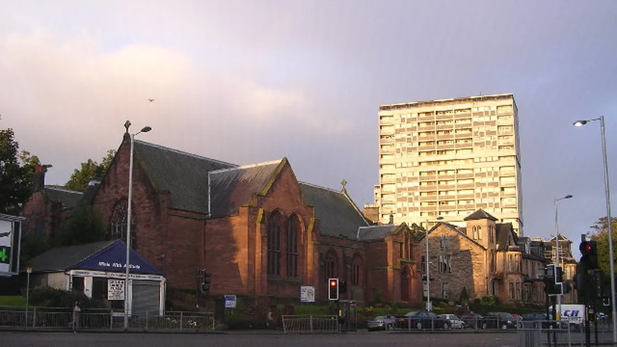 Broomhill Glasgow residential housing environment, architectural sandstone characteristics, and local boiler replacement engineering in G11