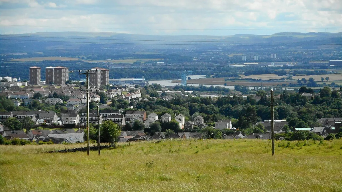 Clydebank Glasgow residential housing environment, architectural sandstone characteristics, and local boiler replacement engineering in G81