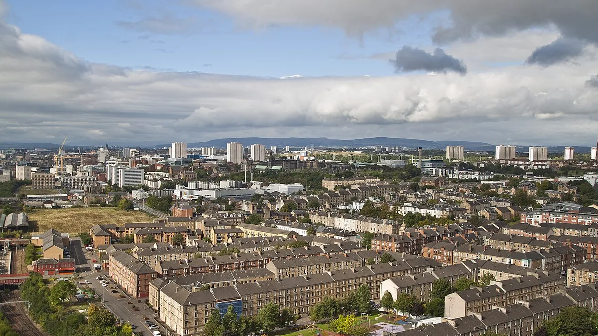 Dennistoun Glasgow residential housing environment, architectural sandstone characteristics, and local boiler replacement engineering in G31