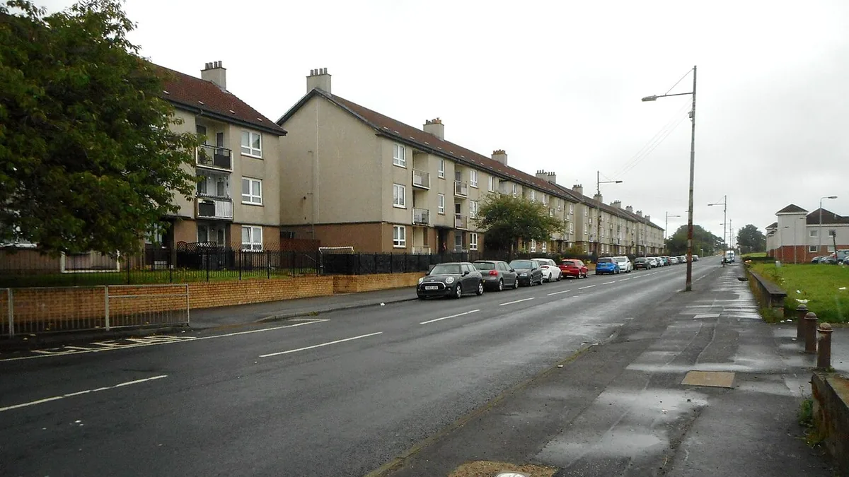 Easterhouse Glasgow residential housing environment, architectural sandstone characteristics, and local boiler replacement engineering in G34
