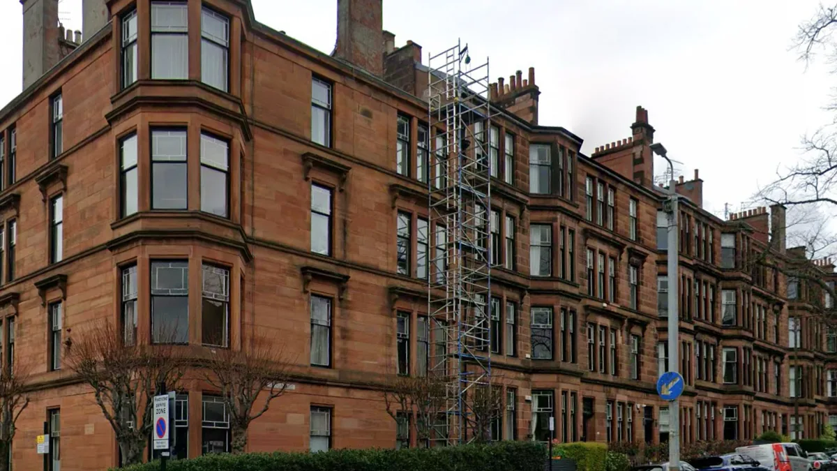 Hyndland Glasgow residential housing environment, architectural sandstone characteristics, and local boiler replacement engineering in G12