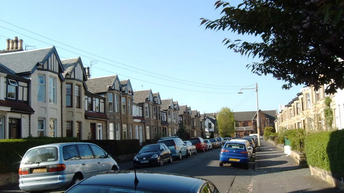 Jordanhill Glasgow residential housing environment, architectural sandstone characteristics, and local boiler replacement engineering in G13