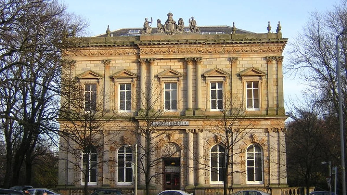 Langside Glasgow residential housing environment, architectural sandstone characteristics, and local boiler replacement engineering in G42