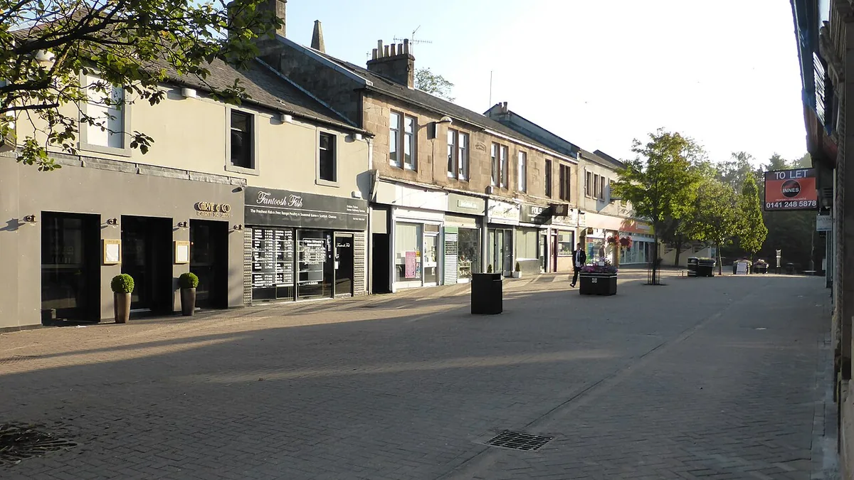 Milngavie Glasgow residential housing environment, architectural sandstone characteristics, and local boiler replacement engineering in G62