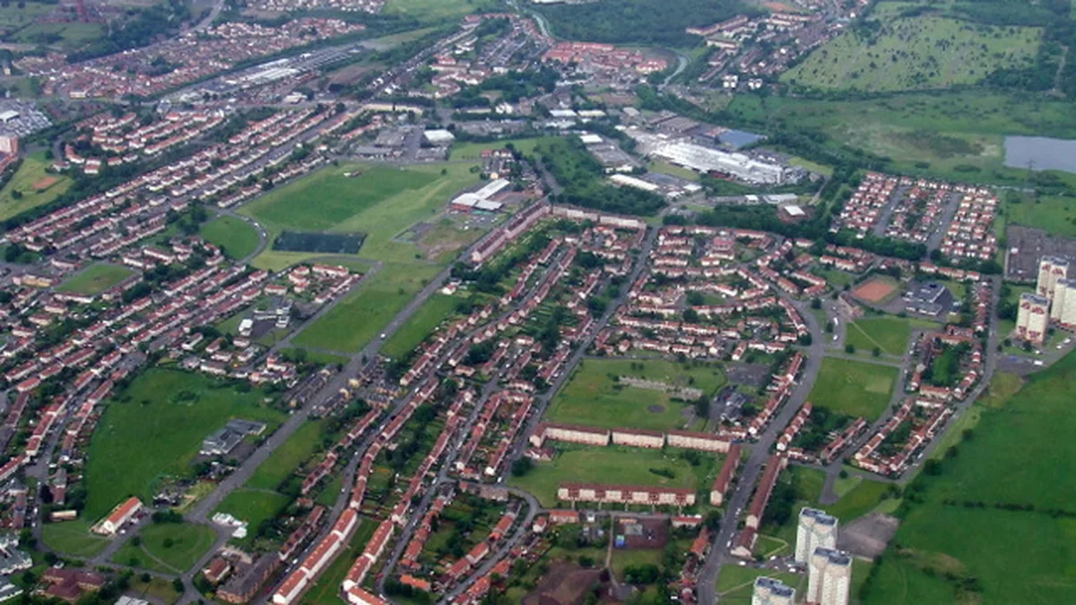 Milton Glasgow residential housing environment, architectural sandstone characteristics, and local boiler replacement engineering in G22