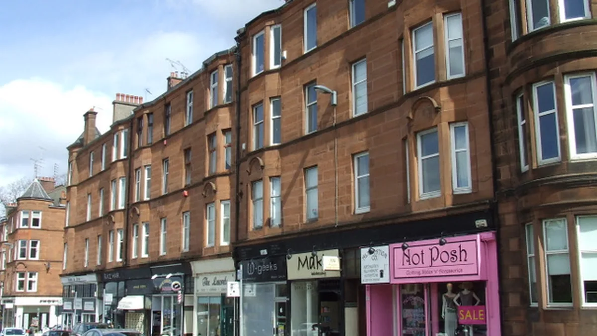 Muirend Glasgow residential housing environment, architectural sandstone characteristics, and local boiler replacement engineering in G44