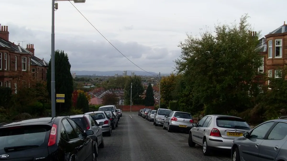 Netherlee Glasgow residential housing environment, architectural sandstone characteristics, and local boiler replacement engineering in G44