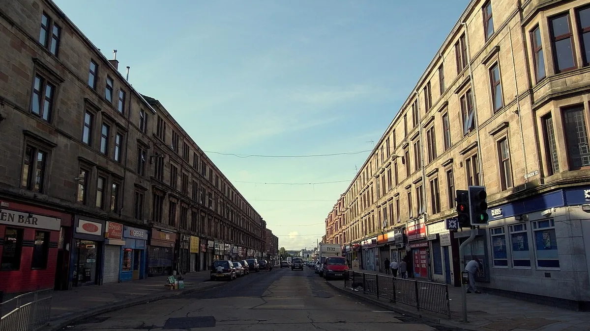 Possilpark Glasgow residential housing environment, architectural sandstone characteristics, and local boiler replacement engineering in G22