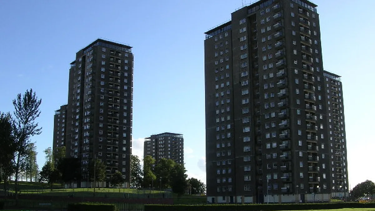 Scotstounhill Glasgow residential housing environment, architectural sandstone characteristics, and local boiler replacement engineering in G13