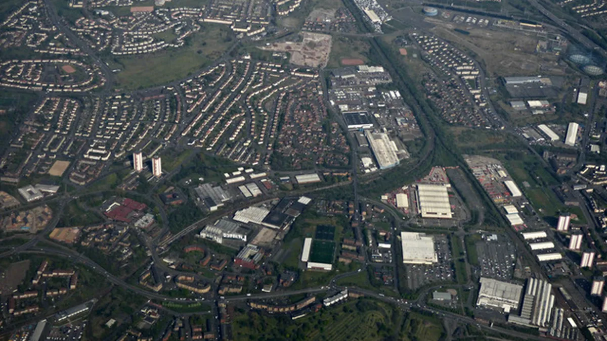 Springburn Glasgow residential housing environment, architectural sandstone characteristics, and local boiler replacement engineering in G21