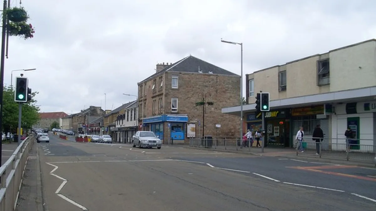 Thornliebank Glasgow residential housing environment, architectural sandstone characteristics, and local boiler replacement engineering in G46