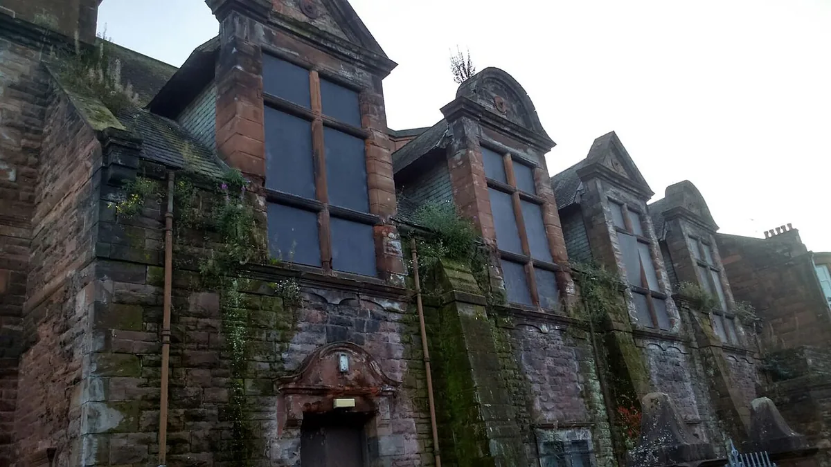 Whiteinch Glasgow residential housing environment, architectural sandstone characteristics, and local boiler replacement engineering in G14